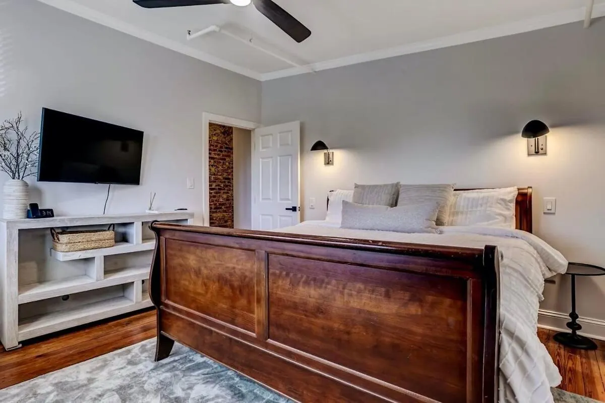 West End Loft - Downtown 5 Min Walk To River St Savannah